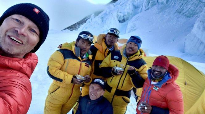 Szymon Jaskuła wspina się na Mount Everest