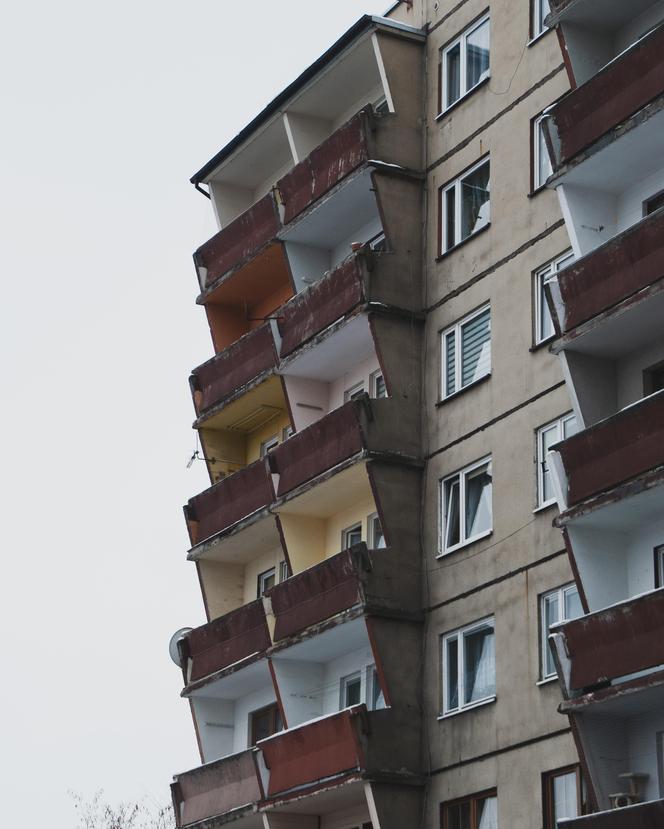 Na tym osiedlu w Sosnowcu czas się zatrzymał. Zobacz zdjęcia wyjątkowych bloków z wielkiej płyty