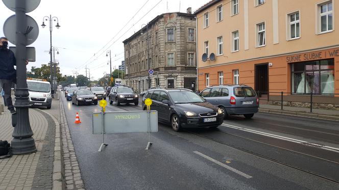 Przejście na "dziko" na ulicy Focha. Kiedyś dojdzie tu do tragedii