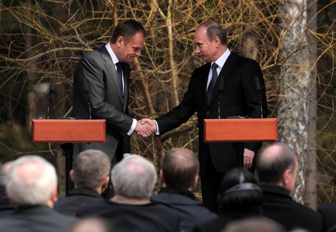 Donald Tusk i Władimir Putin w Katyniu