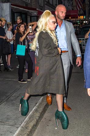 Lady Gaga w kosmicznych butach