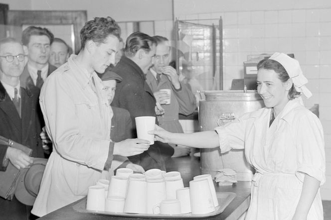 Wyjątkowy quiz o barach mlecznych z czasów PRL. Gastronomiczne perełki Polski Ludowej