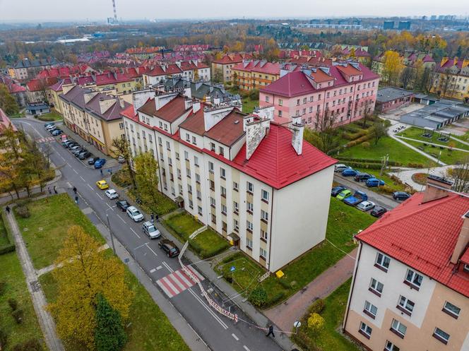 Zapadlisko przed blokiem Siemianowicach Śląskich