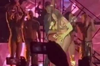 Jennifer Lopez nie nosi bielizny?! Tym razem na szczęście miała…