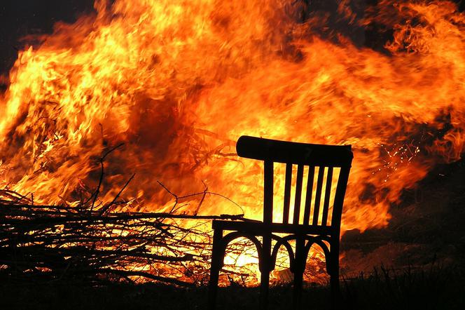 Tragedia w Markowej pod Łańcutem. W pożarze drewnianego domu zginęła 57-letnia kobieta