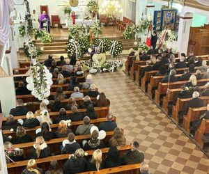 Tłumy na pogrzebie 16-letniej Mai. Kościół wypełniony po brzegi