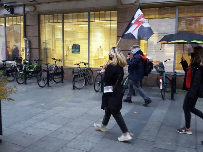 Idą lwice na ulice. Mieszkańcy Leszna znów protestują