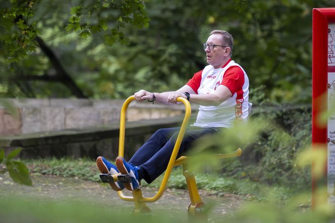 Były minister z PiS Robert Telus na siłowni