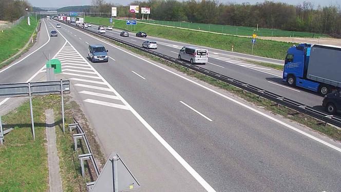 Dwa groźne wypadki na obwodnicy Krakowa. "Masakra, wszystko stoi"