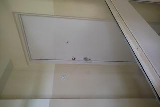 Kraków. Seniorka wypadła z okna na trzecim piętrze bloku. Zginęła na miejscu