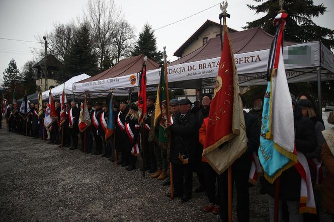 Pogrzeb ks. Isakowicza-Zaleskiego. Tak żegnają zmarłego kapłana