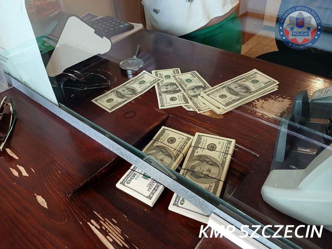 Przyjechali z Niemiec z fałszywymi dolarami. Chcieli je sprzedać w kantorze