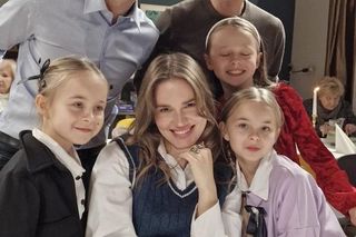 M jak miłość Wigilia ekipowa. Marcin Mroczek, Rafał Mroczek, Dominika Kachlik, Dominika Suchecka, Mira Fareniuk, bliźniaczki Nadia i Natalia Witkowskie, Teresa Lipowska