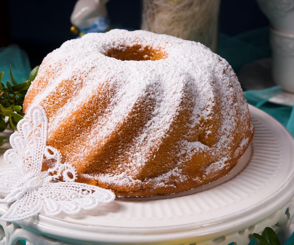 Babka piaskowa - przepis na prostą babkę piaskową wielkanocną