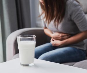 Czy mleko bez laktozy jest bezpieczne? 3 możliwe skutki uboczne, o których warto wiedzieć