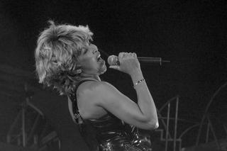 Na jej koncert w Sopocie waliły tłumy. Tina Turner zrobiła show, jakiego Polska nie widziała [ZDJĘCIA]