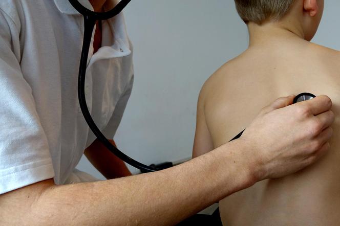 Dziesięć razy więcej przeciw grypie szczepi się seniorów niż dzieci 