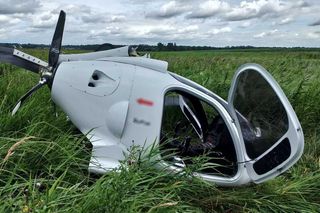 Wiatrakowiec runął na ziemię! W środku dwóch mężczyzn. Pilota zabrało LPR [ZDJĘCIA, AKTUALIZACJA]