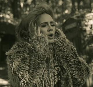 Adele - kadr z teledysku do Hello