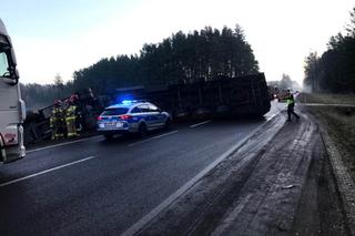 Poważny wypadek ciężarówki na DK 65 w kierunku Bobrownik. Droga jest zablokowana
