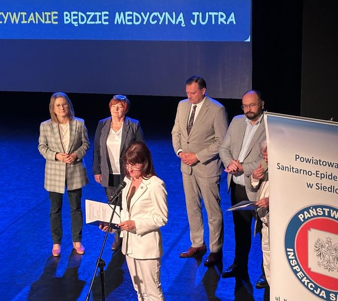 W tym roku na Scenie Teatralnej Miasta Siedlce zaprezentowali się uczestnicy z 19 przedszkoli oraz 27 szkół podstawowych z Siedlec i powiatu siedleckiego.