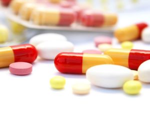 Porównanie leków przeciwbólowych: paracetamol, ibuprofen i aspiryna - jak działają i jakie są ich skutki uboczne?