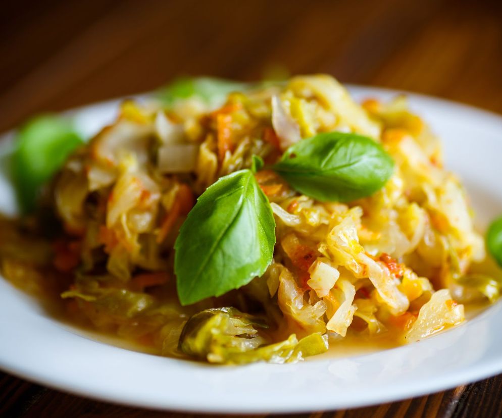 bigos z młodej kapusty