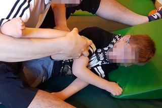 Braciom z Płocka grozi śmierć! Ich ojciec zostawił rodzinę [ZDJĘCIA].