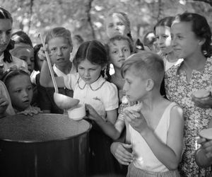 QUIZ PRL. Smaki lata w PRL-u: Czy pamiętasz letnie przysmaki swojego dzieciństwa?