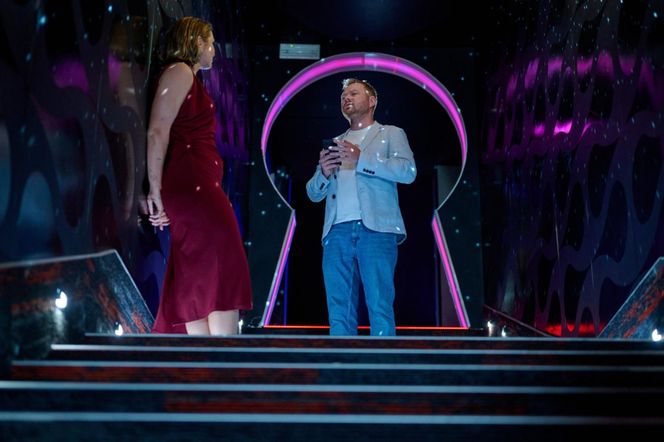 Na Wspólnej, odcinek 4085. Daniel (Michał Tomala), pracownica (Klaudia Kulinicz)