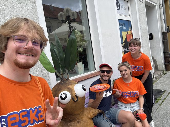 Tłumy przyjezdnych i uśmiechy na twarzach. Wakacyjny patrol Eska Summer City na olsztyńskiej Starówce