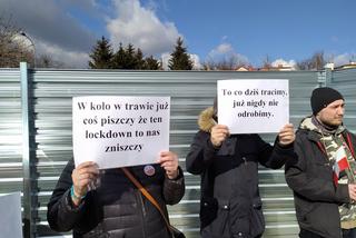 Protest rzeszowskich taksówkarzy: Nie chcemy jałmużny, chcemy  pracować [ZDJĘCIA]