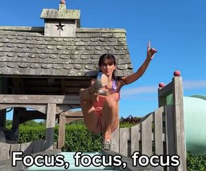 Tak się wygina żona Baldwina. Hilaria Baldwin to kobieta-guma