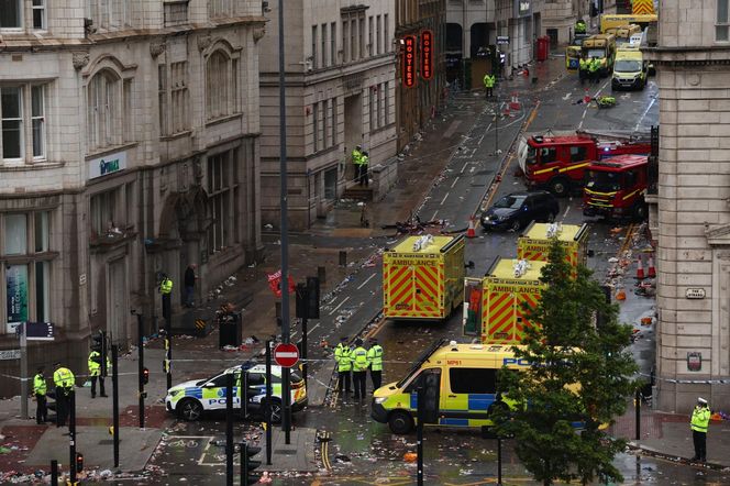 Liverpool: Samochód wjechał w tłum kibiców! Są ranni, w tym dzieci. Wstrząsające nagranie