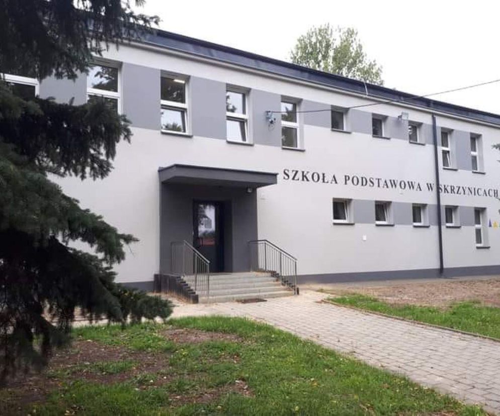 Budynek szkoły podstawowej w Skrzynicach