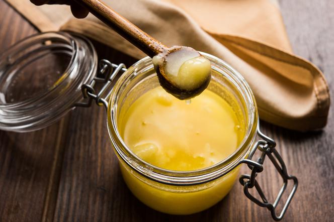 Jak klarować masło? Przepis jak zrobić klarowane masło ghee