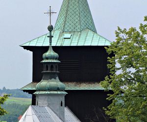 Ta małopolska wieś zachwyca zabytkami. Przy kościele znajduje się grób sławnego barona