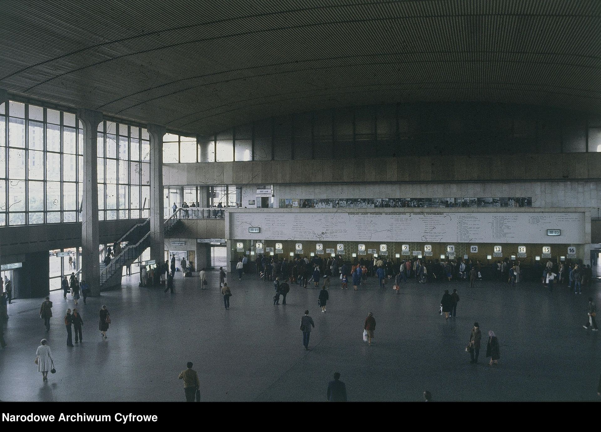 Dworzec Warszawa Centralna pod koniec lat 70. XX wieku