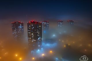 Osiedle Gwiazdy w Katowicach spowite mgłą