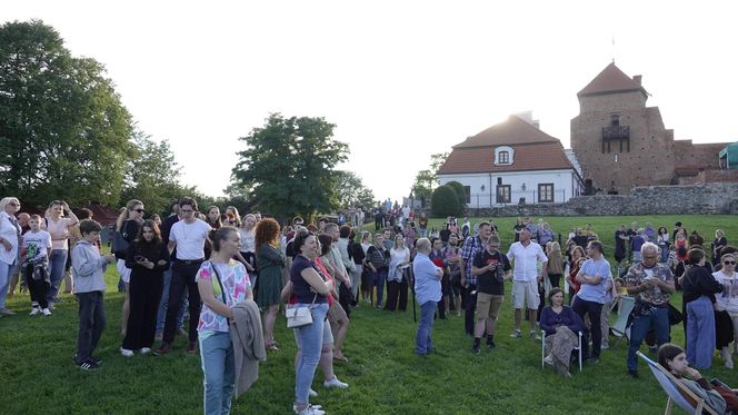 Zwieńczeniem teatralnego weekendu była niedzielna prezentacja egzaminu studentów III roku aktorstwa Uniwersytetu Andrzeja Frycza Modrzewskiego pt. „Prorok Ilja – nieprawdopodobna historia w XIV scenach”