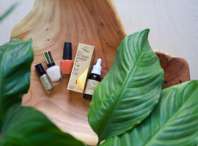 Odrobina oleju rycynowego - i jakie piękne paznokcie