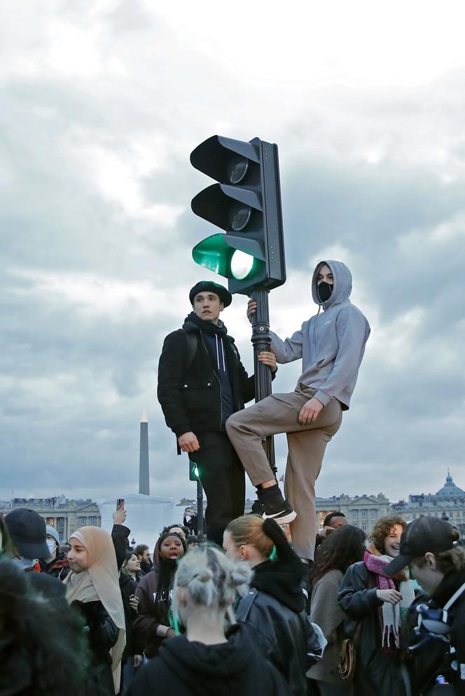 Zamieszki w Paryżu. Demonstranci protestują przeciw reformie emerytalnej [ZDJĘCIA]