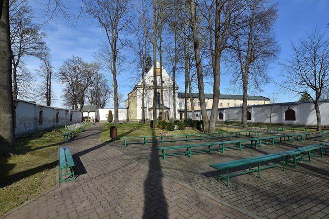 To jedno z najmniejszych miast w Małopolsce. Jedna decyzja papieża sprawiła, że stało się sławne