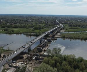 Nasuwanie przęseł mostu w Sandomierzu