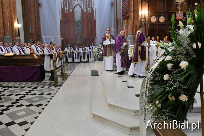 Białystok. Msza święta żałobna za śp. abp. Stanisława Szymeckiego