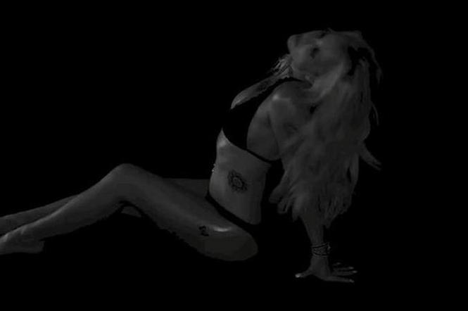 Britney Spears 2016 - sexy video o czarnym bikini