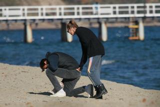 Mąż Przybylskiej harcuje na plaży