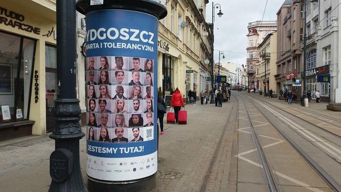 Powiesili plakaty, bo nietolerancji wobec cudzoziemców w Bydgoszczy mówią nie. Czy akcja jest skuteczna? [AUDIO]