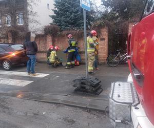 Poważny wypadek przy ul. Szosa Chełmińska w Toruniu. Kierowca potrącił rowerzystkę