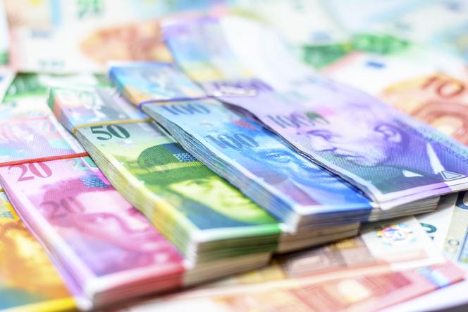 Kursy walut [29.09.2022]. Sprawdź kurs funta, euro, dolara i franka szwajcarskiego